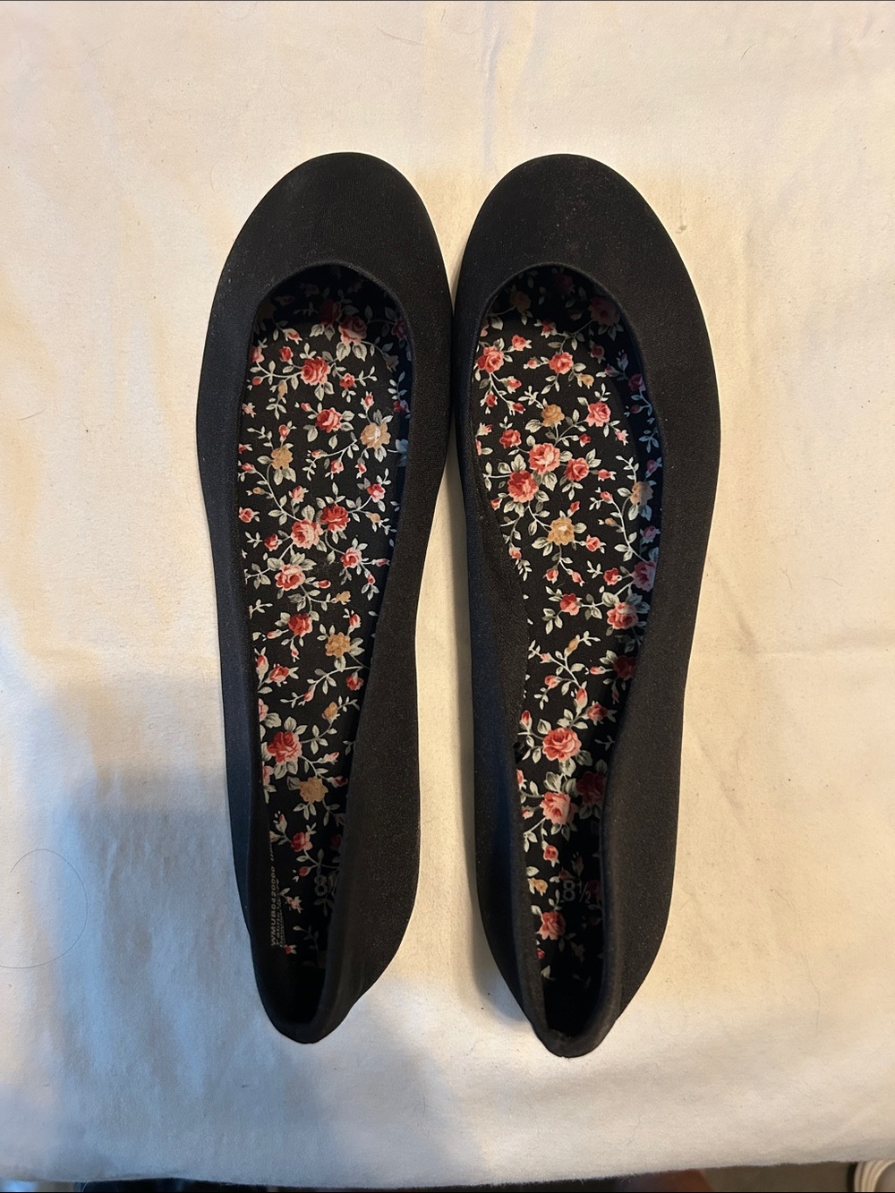 Source Unknown Black Ballet Flats with Floral Insole